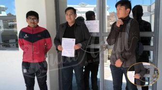 Estudiante se encadena en la puerta del Vicerrectorado