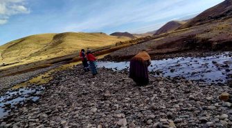 Grave derrame de petróleo en río Loripongo