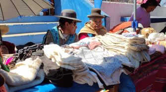 Adultos mayores vienen participando de una feria