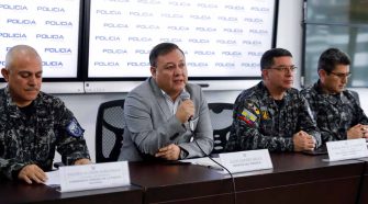 Exministro de Ecuador lanza alerta al Perú