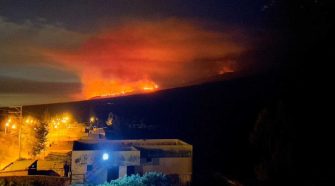 Incendio forestal en las faldas del volcán Misti