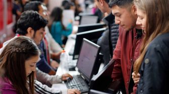 Jóvenes desconfían del sistema educativo