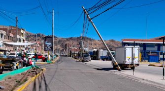 Poste a punto de caer preocupa