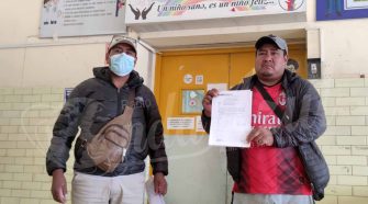 Familiares de menor que se encuentra en el hospital