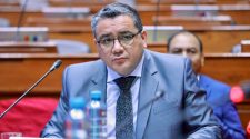Renuncia de Juan José Santiváñez