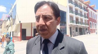 director del colegio Comercial 45