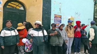 Docentes y estudiantes del CEBA Las Mercedes