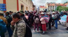 Pobladores de Coasa realizaron una movilización en Puno