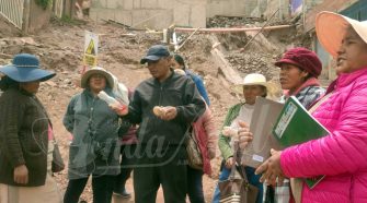 Padres de familia del colegio Comercio 32