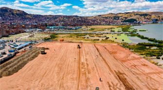 plataforma comercial en el jirón Banchero Rossel