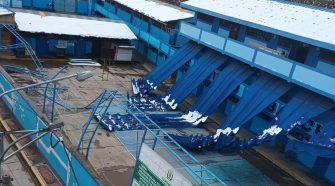 Colapsa cobertor solar de colegio