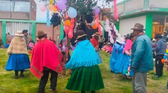 Adultos mayores celebran carnavales