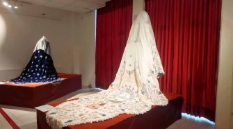 Exposición de mantos