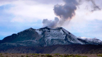 IGP mantiene alerta naranja ante incremento de actividad eruptiva del volcán.