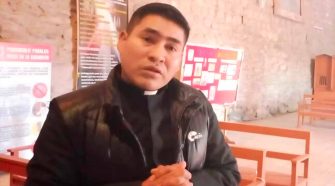 párroco del templo Virgen de la Asunción de Yunguyo