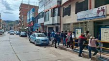 Largas colas en RENIEC de Puno