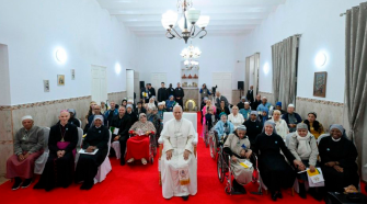 León XIV destaca la esperanza en medio de la fragilidad durante visita a residencia de ancianos