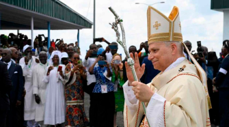 Papa León XIV llama a compartir y promover la justicia durante misa en Camerún