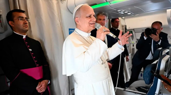 Papa León XIV defiende neutralidad del Vaticano