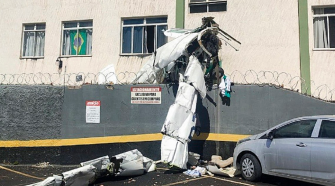 Avioneta se estrella contra edificio en Brasil y deja dos muertos