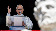 Papa León XIV en el Regina Caeli