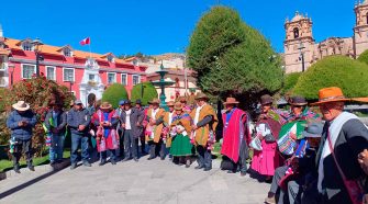 autoridades comunales y representantes de Huancané
