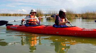 competencia de kayaks
