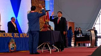 Dante Salas asume el rectorado