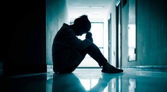 identificar señales y conductas en niños y adolescentes para prevenir suicidios