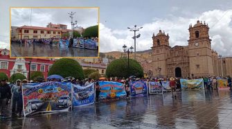 Transportistas acatan paro